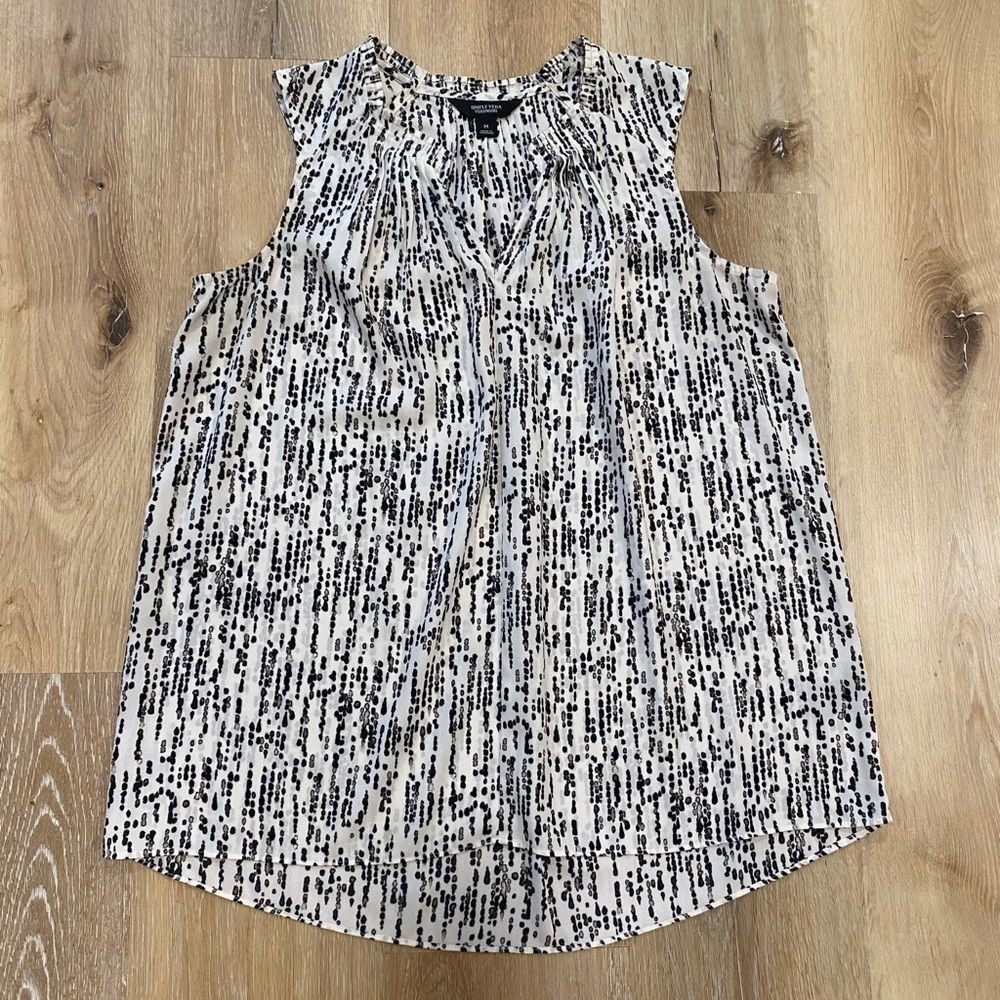 Simply Vera Black and White Sleeveless Women's Top
Size M